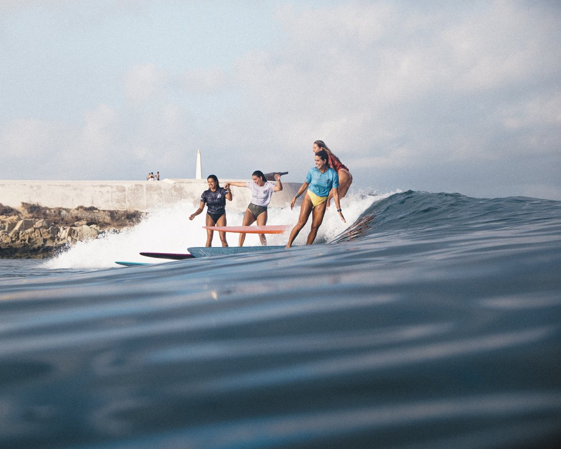 Mexi Log Fest surfers